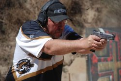 Stretta sulle armi: quando la politica si preoccupa dell’inutile… Tiratore IPSC