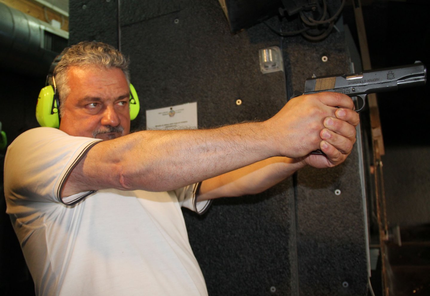 Garolini alla prova di tiro con pistola