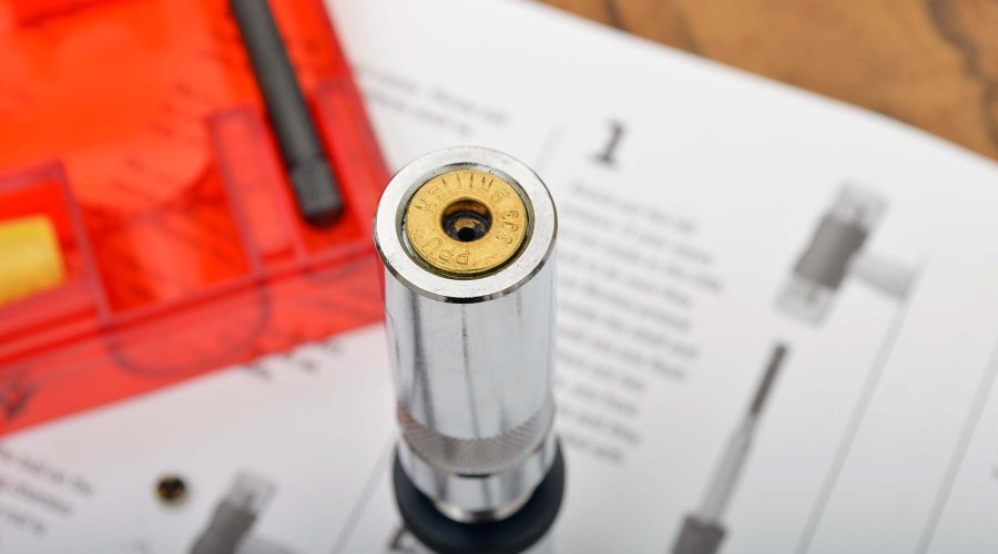 Bossolo spinto per ricalibrare il colletto