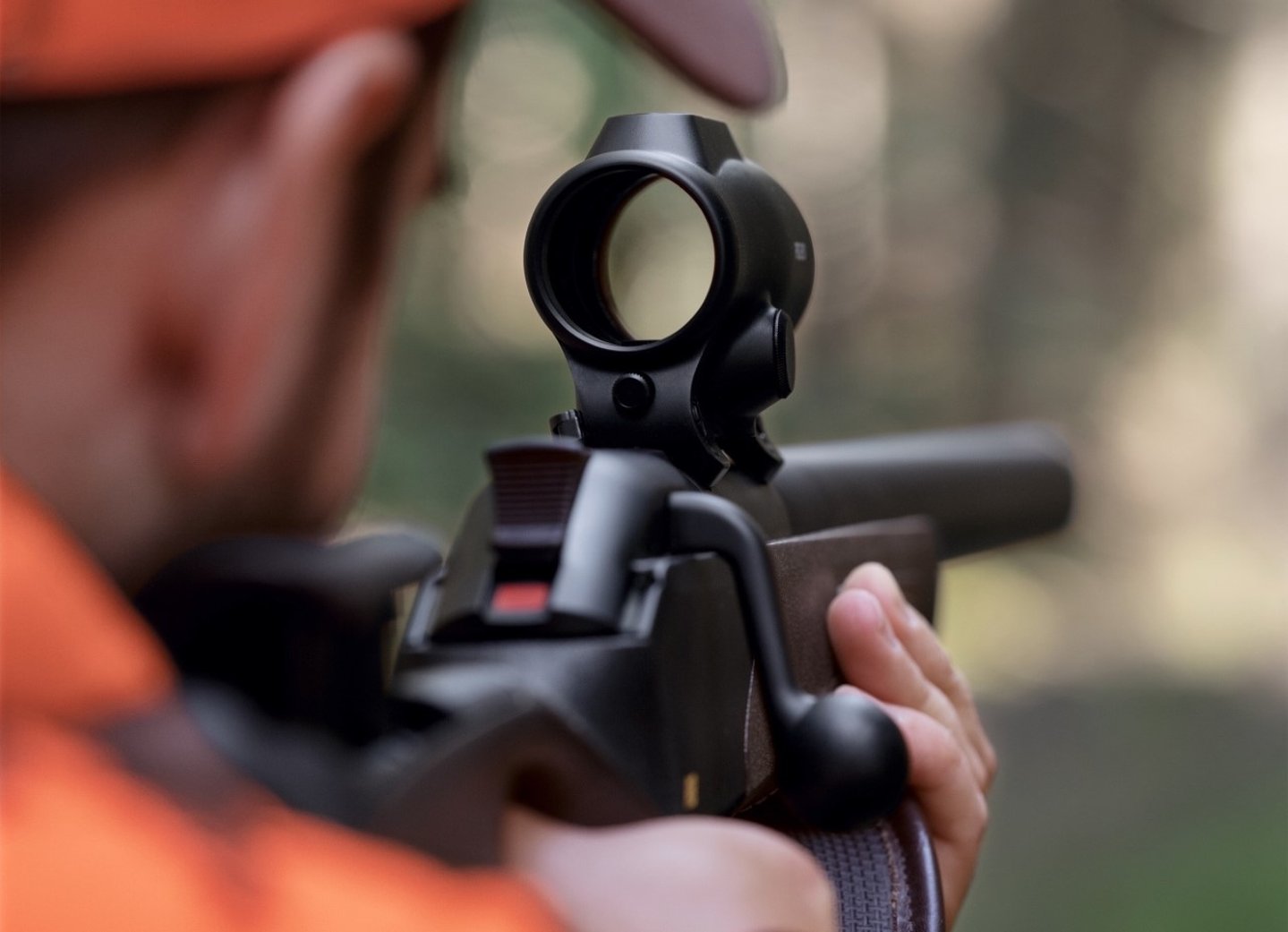 Nuovo mirino a punto rosso Blaser RD20, leggero ed elegante Il mirino a punto rosso Blaser RD20 montato su fucile