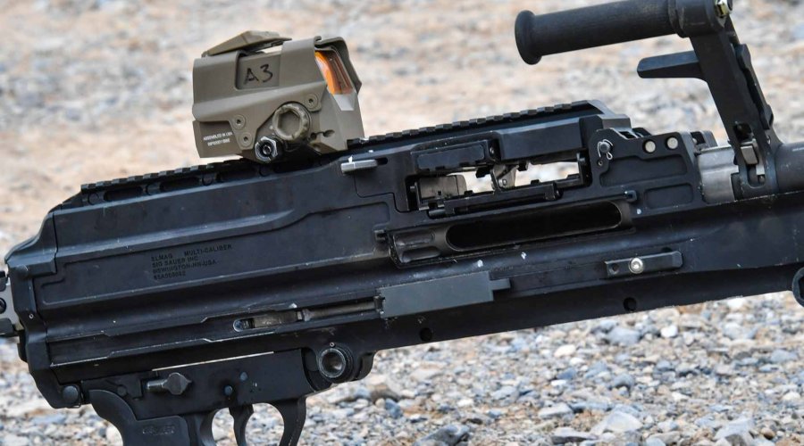 Mitragliatrice SIG Sauer SLMAG con ottica Romeo 8T
