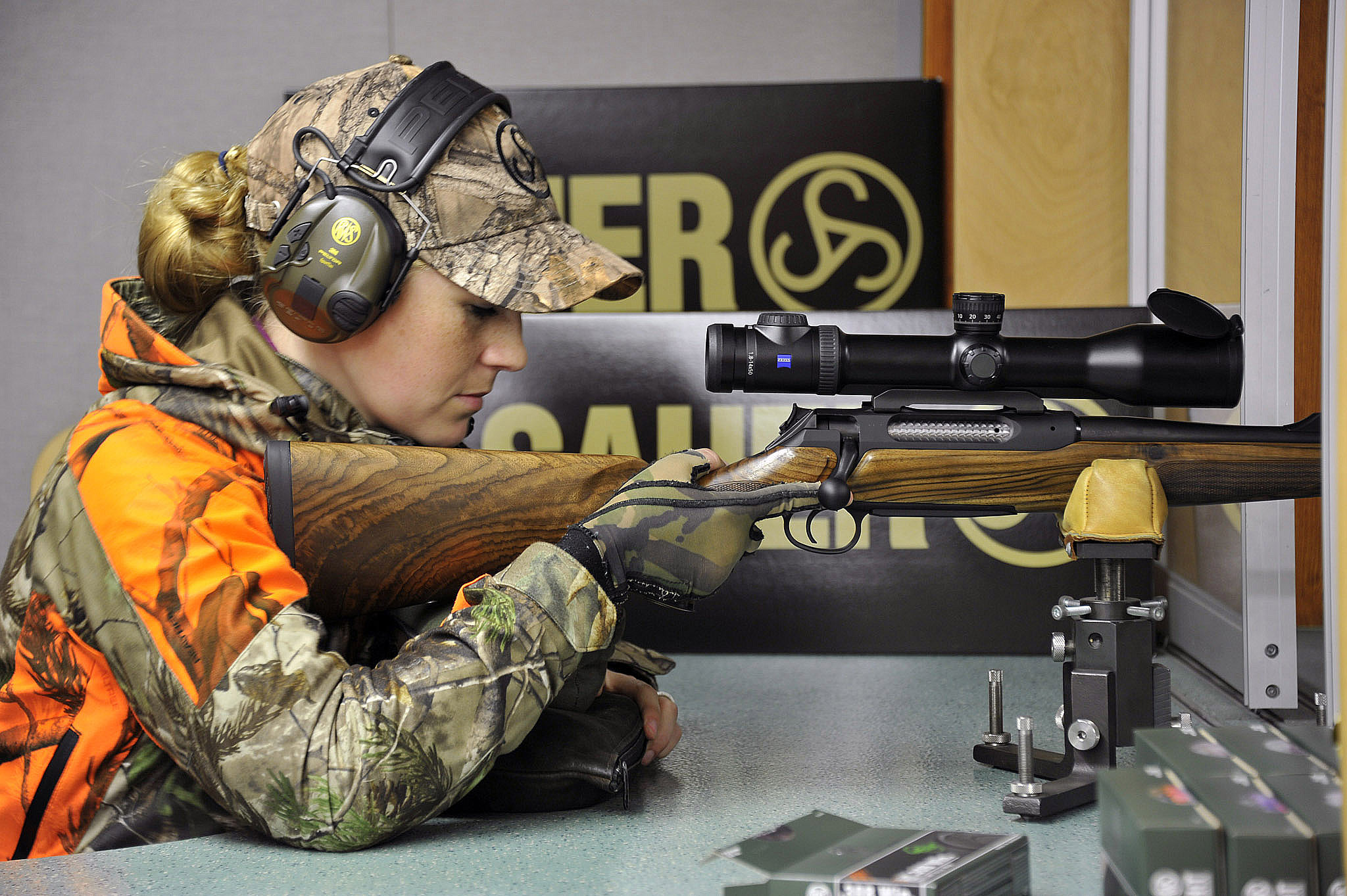 carl-zeiss-sports-optics: Zeiss Victory V8 2,8-20x56, il cannocchiale d'eccellenza