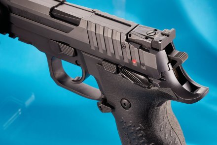 Test: Arex Rex Alpha in 9mm, una pistola sportiva dalla Slovenia Tacca di mira della pistola Arex Rex Alpha in 9mm