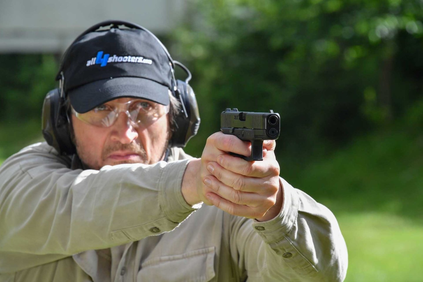 Test: in poligono con la GLOCK 45 calibro 9 mm, un incrocio tra la G17 e la G19 GLOCK 45 calibro 9 mm durante la prova a fuoco al poligono di tiro