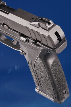 Test: Security 9 la nuova pistola con fusto in polimero targata Ruger Tacca di mira della pistola Ruger Security 9