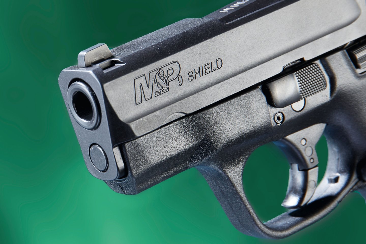 Smith & Wesson M&P 9 Shield calibro 9mm Vista frontale della Smith & Wesson M & P Shield.