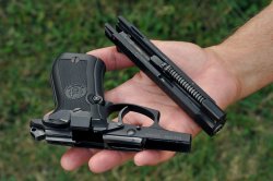 Beretta 84 FS "Cheetah" La pistola Beretta parzialmente smontata