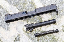 Beretta APX: la prova in esclusiva! Carrello, canna e molla di recupero della Beretta APX