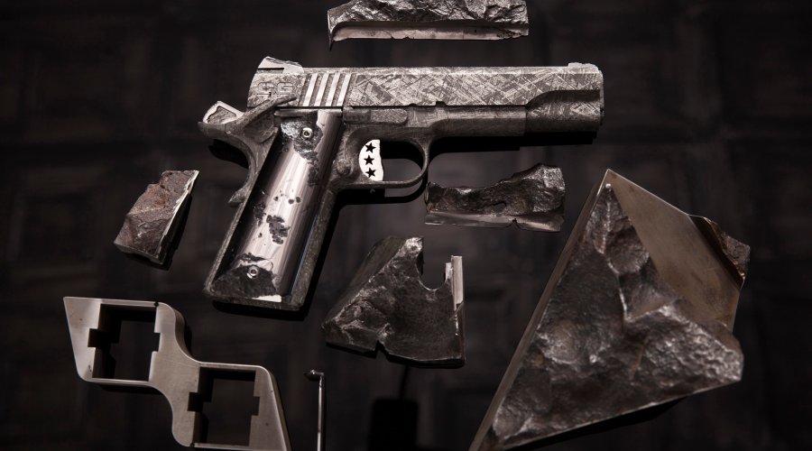 Pistola semi-automatica Cabot Guns "The Big Bang pistols set", vista dal lato destro