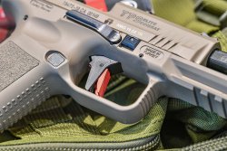 Canik TP9 Elite Combat Desert 9x21 Scatto CET della pistola Canik TP9 Elite Combat Desert 9x21