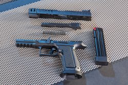 Black Ribbon: una Walther P5 in edizione speciale Walther P5 Black Ribbon smontata