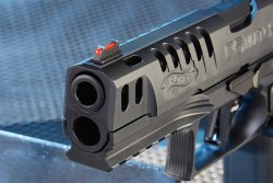 Black Ribbon: una Walther P5 in edizione speciale Volata della Walther Black Ribbon