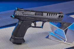 Black Ribbon: una Walther P5 in edizione speciale Walther Black Ribbon lato destro