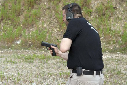 Prove di tiro a breve distanza con la pistola Steyr L9A1