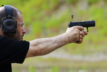 Tiratore con pistola Walther PPQ-M2