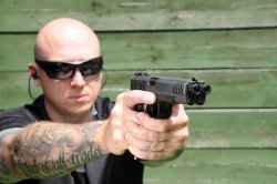 Arsenal Dbdc Tactical Un tiratore polacco con una pistola Arsenal Firearms