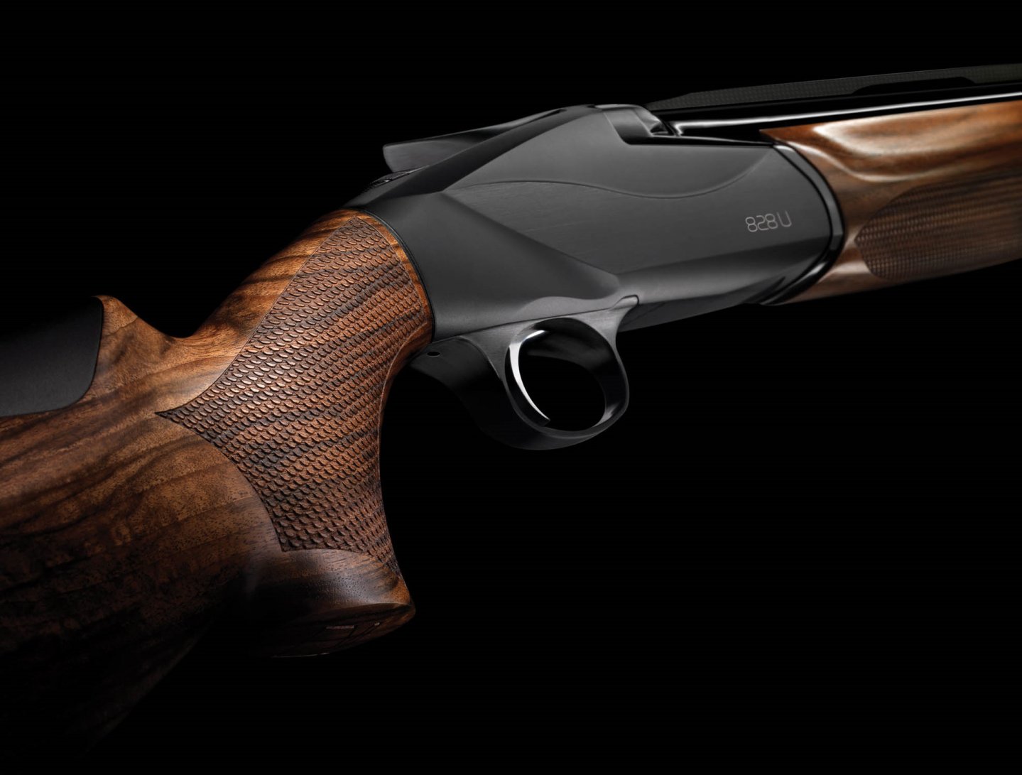 sovrapposto-calibro-12-su-sfondo-nero