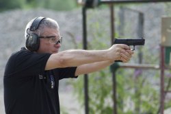 Corso di tiro operativo con pistola per privati cittadini istruttore al tiro