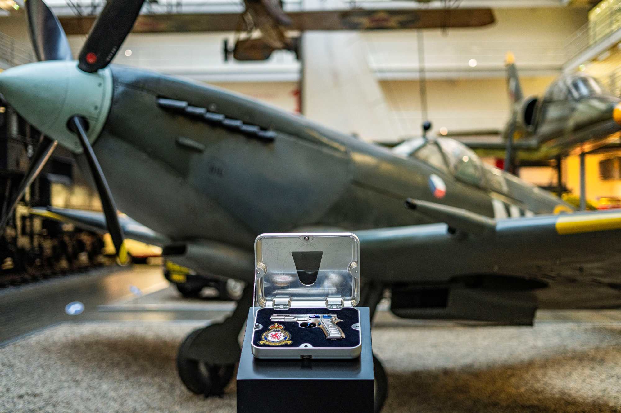 cz-ceska-zbrojovka: La CZ 75 RAF Limited Edition in edizione limitata rende omaggio ai piloti cecoslovacchi della Royal Air Force cz-ceska-zbrojovka: La CZ 75 RAF Limited Edition in edizione limitata rende omaggio ai piloti cecoslovacchi della Royal Air Force
