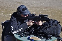 CZ Scorpion EVO 3 – S1: Combat Ready CZ Scorpion EVO 3 durante la taratura dell'ottica