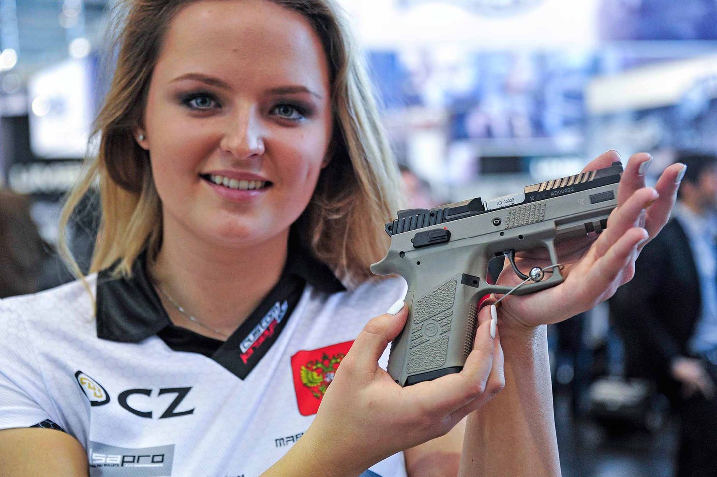 La CZ ha presentato le pistole semi-automatiche Shadow 2 e P-07 Kadet all'IWA 2016