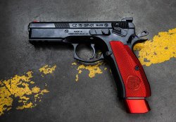 Nuove pistole CZ SP-01 Competition Red & Blue: il colore della passione CZ SP-01 Competition Red, vista lato sinistro