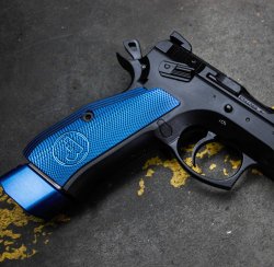 Nuove pistole CZ SP-01 Competition Red & Blue: il colore della passione Caricatore CZ SP-01 Competition Blue
