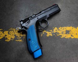 Nuove pistole CZ SP-01 Competition Red & Blue: il colore della passione CZ SP-01 Competition Blue, vista lato destro