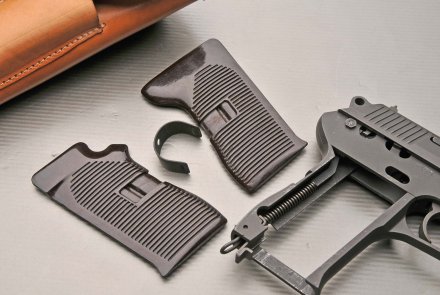 Pistola CZ Vzor 52 Guancette dell'arma rimosse