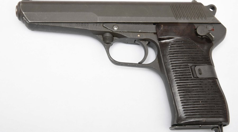 Lato sinistro della pistola CZ Vzor 52