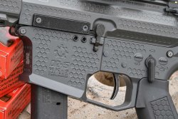 Leva hold open sul lato sinistro della MK-9