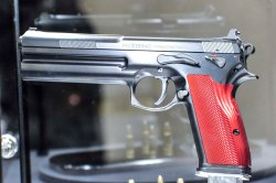 Pistola semi-automatica FK BRNO Field Pistol calibro 7,5 FK  La FK BRNO espone la pistola semi-automatica Field Pistol calibro 7,5 FK all'IWA OutdoorClassics 2016