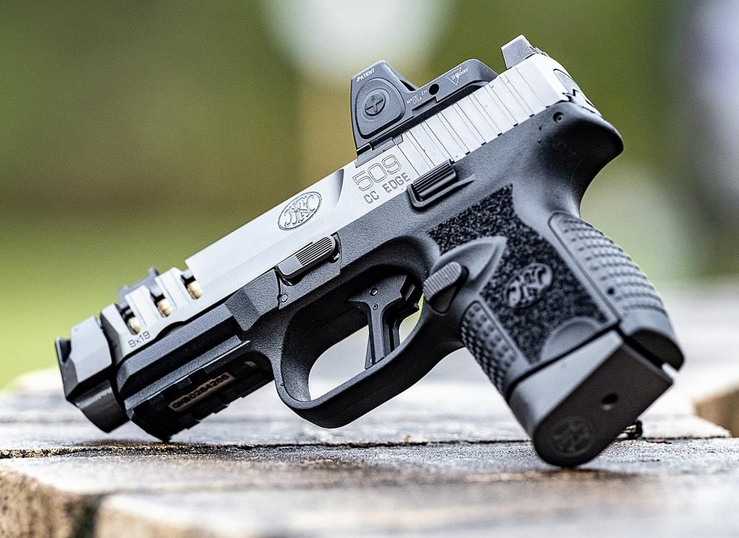 fnh: FN 509 CC Edge, la nuova pistola compatta da difesa con il compensatore fnh: FN 509 CC Edge, la nuova pistola compatta da difesa con il compensatore