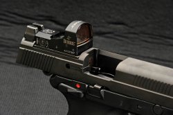 Pistola semiautomatica FN-USA FNX-45 Tactical Finestra di espulsione della pistola FNX-45 Tactical