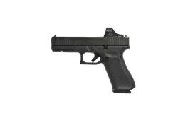 GLOCK presenta la nuova pistola ibrida G45 GLOCK e i modelli G17 e G19 MOS di quinta generazione La GLOCK 17 Gen5 MOS con montata un'ottica mini.