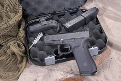 GLOCK 45 in 9 mm Confezione della pistola GLOCK 45