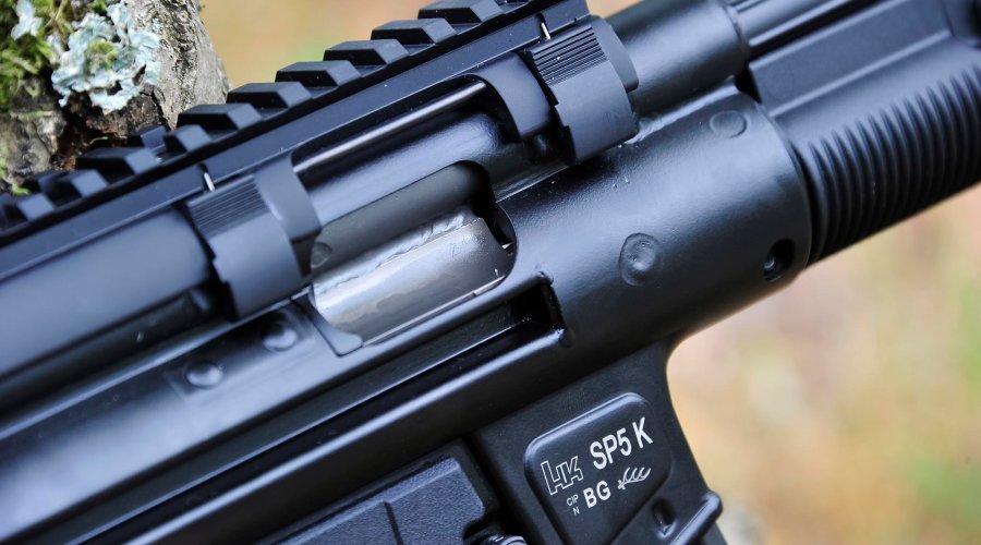 Finestra d'espulsione della pistola semi-automatica Heckler & Koch SP5K