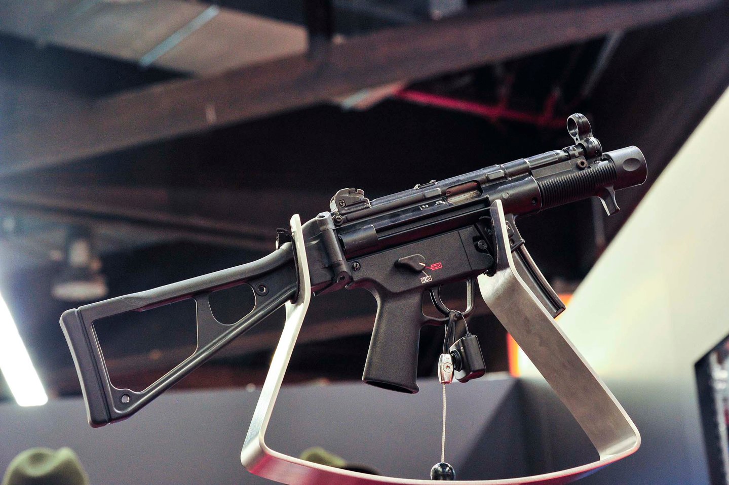 Pistola semi-automatica Heckler & Koch SP5K Heckler & Koch espone la pistola semi-automatica SP5K calibro 9x19mm all'IWA OutdoorClassics 2016