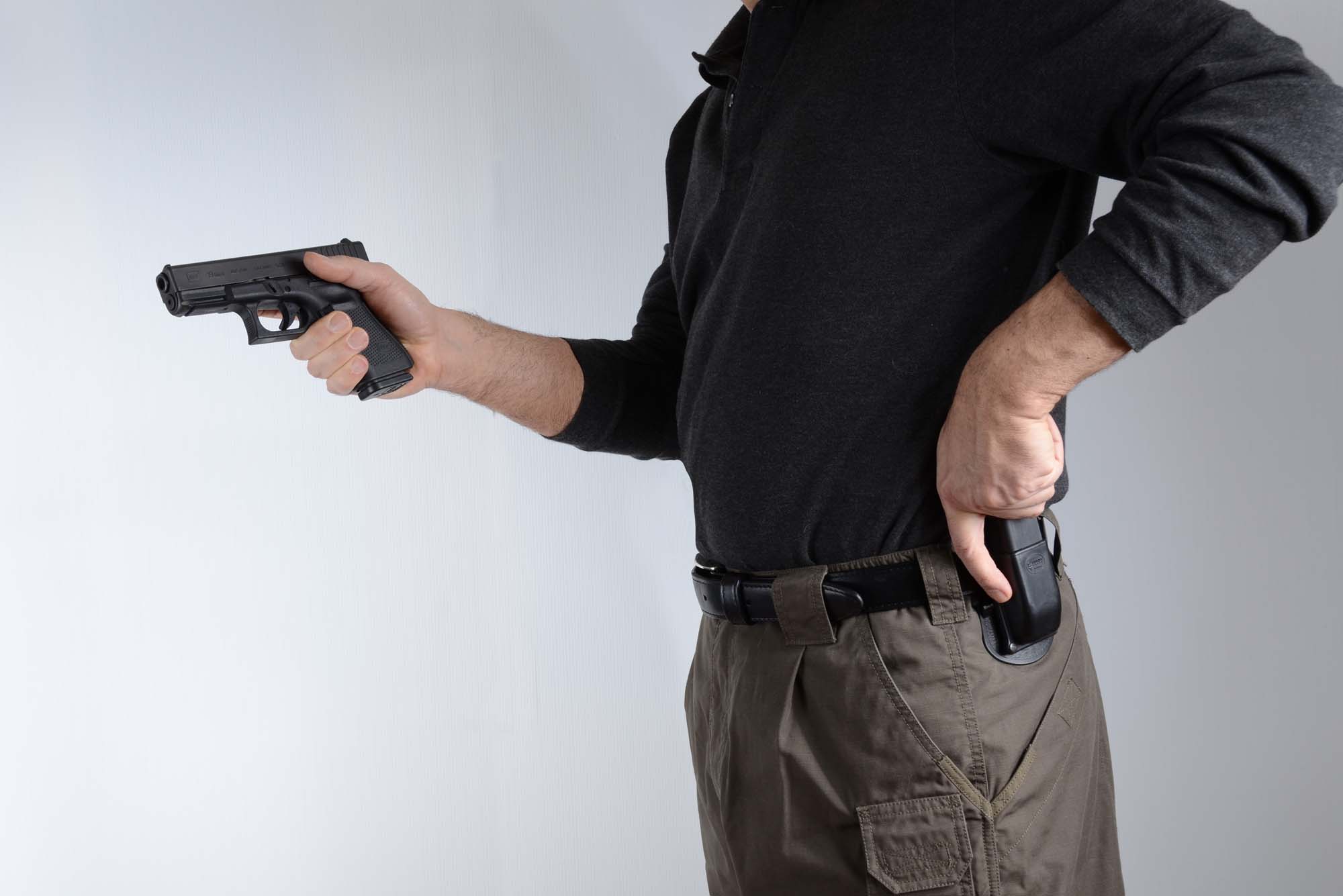 смена магазина пм. магазин пм 411. масса 9-мм пистолета макарова со снаряженным магазином?. смена магазина пм. пистолет макарова извлечение магазина.