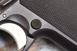 Pistola Kimber Micro Carry calibro .380 Auto Pulsante sgancio della pistola Kimber Micro Carry calibro .380 Auto