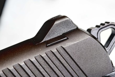 Pistola Kimber Micro Carry calibro .380 Auto Tacca di mira della pistola Kimber Micro Carry calibro .380 Auto