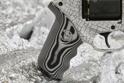 Chiappa White Rhino 30 DS Impugnatura del revolver Chiappa White Rhino 30 DS