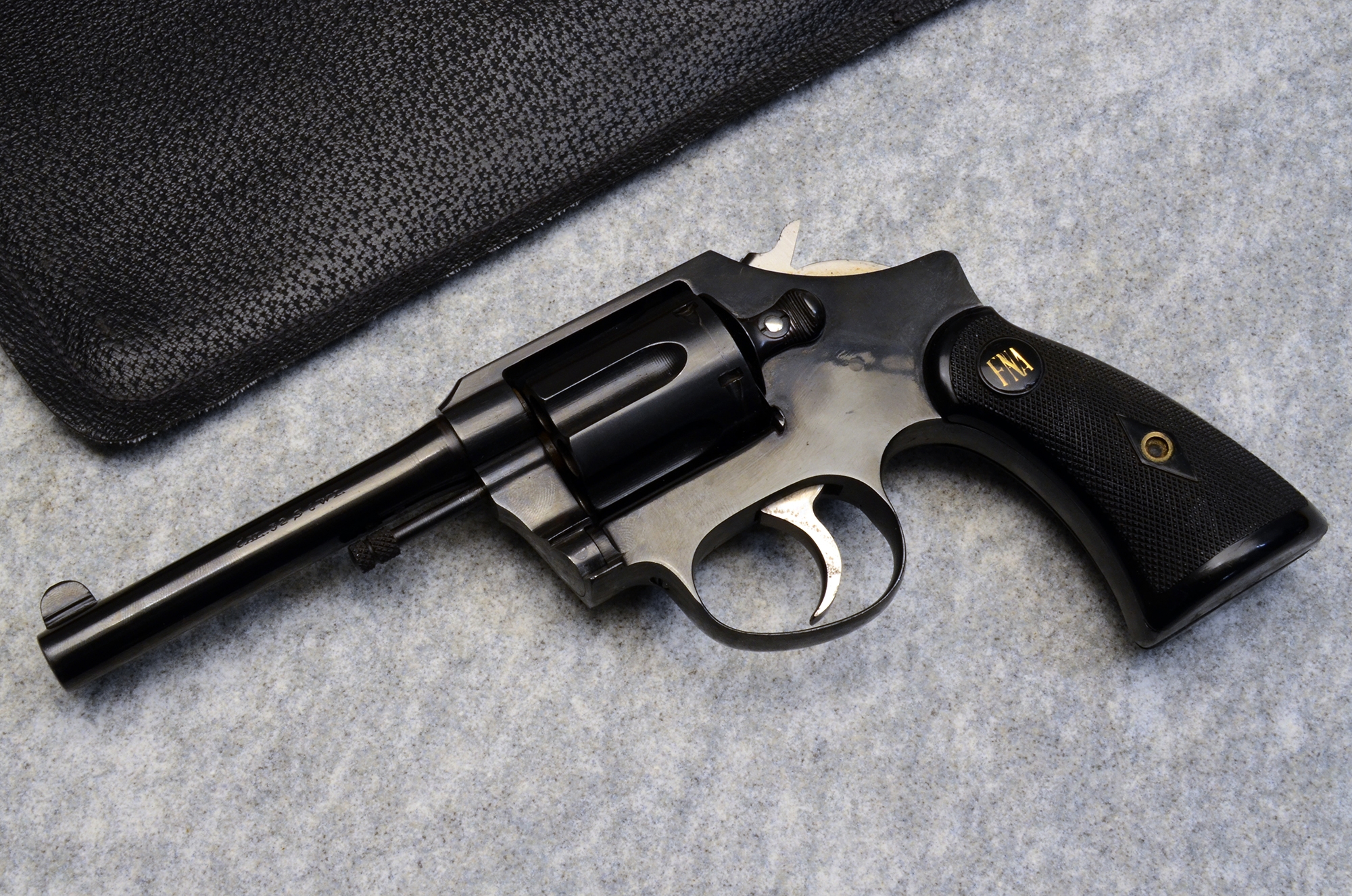 pistole: Un misterioso revolver FNA in calibro .32 S&W