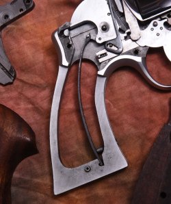 Molla cinetica e transfer bar del revolver Smith & Wesson Highway Patrolman modello 28