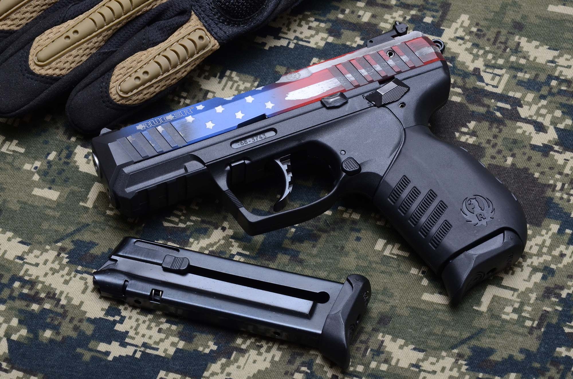 ruger-firearms: Ruger SR22 Flag, una semiautomatica “vecchio stile” in calibro .22 Long Rifle