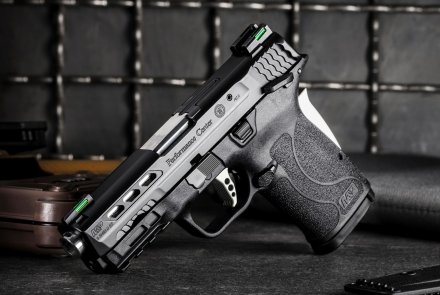 S&W Performance Center M&P9 Shield EZ con parti in argento