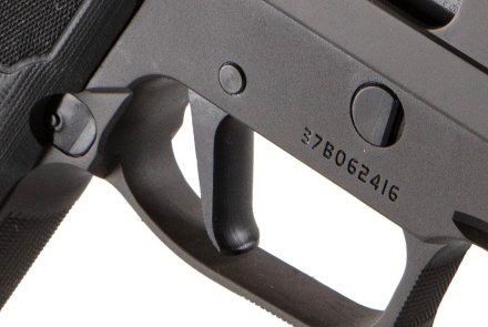 Scatto della SIG Sauer P220 Legion Carry SAO