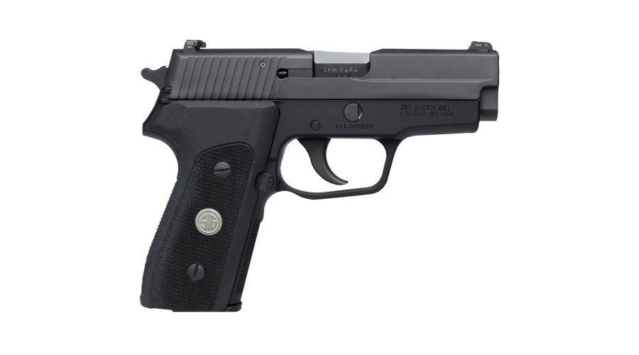SIG Sauer lancia la pistola semi-automatica P225-A1 calibro 9x19mm allo SHOT Show 2016 di Las Vegas