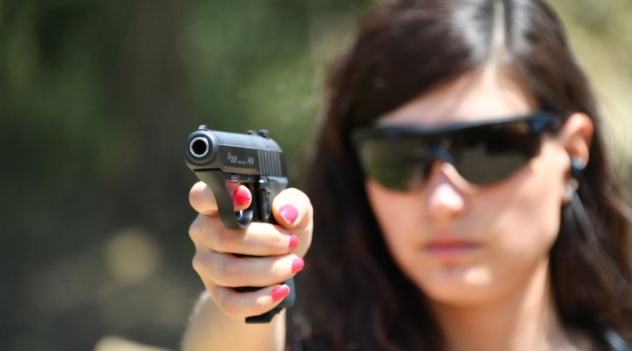 Pistola semiautomatica SIG Sauer P232 al tiro rapido