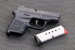 Smith & Wesson M&P Bodyguard .380 La Bignami S.p.A. distribuisce in Italia la pistola semi-automatica Smith & Wesson M&P Bodyguard .380 calibro 9 Corto